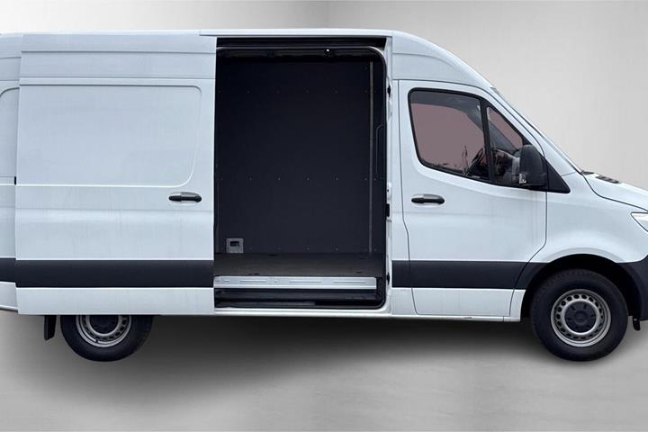 Hvid Mercedes Sprinter 317 fra 2024