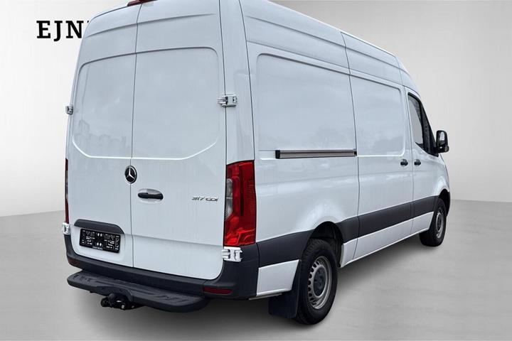 Hvid Mercedes Sprinter 317 fra 2024