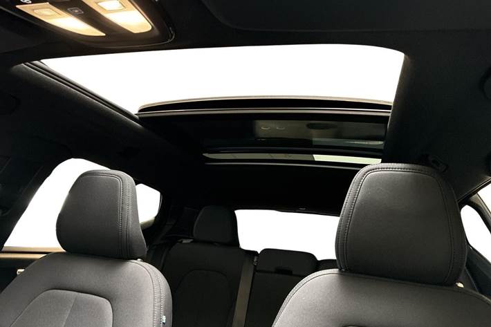 Hvid Volvo XC40 fra 2023