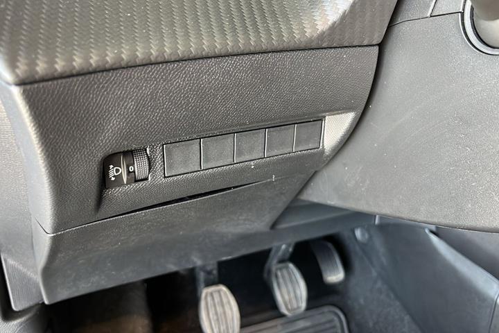 Hvid Peugeot 2008 fra 2024