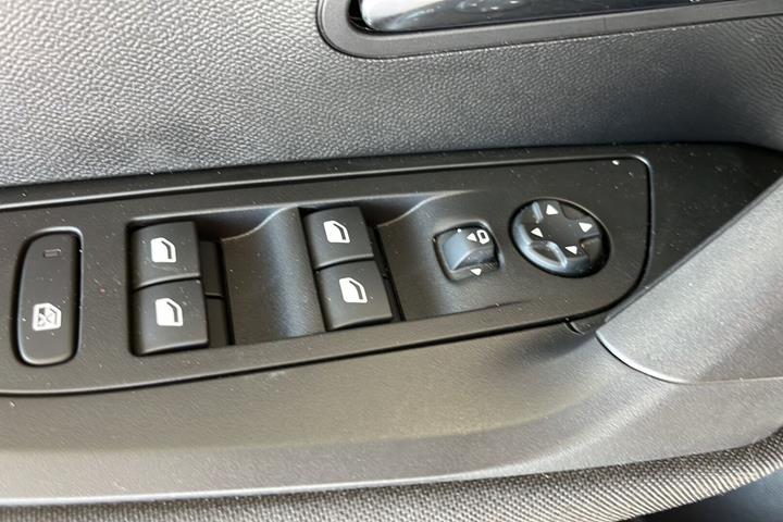 Hvid Peugeot 2008 fra 2024