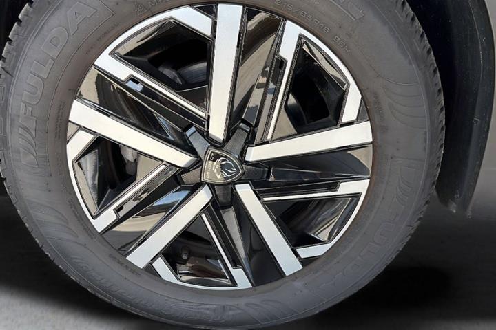 Hvid Peugeot 2008 fra 2024