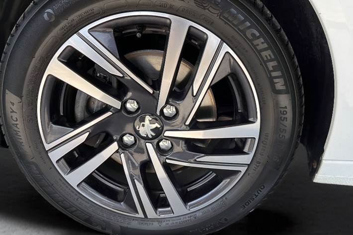 Hvid Peugeot 208 fra 2021