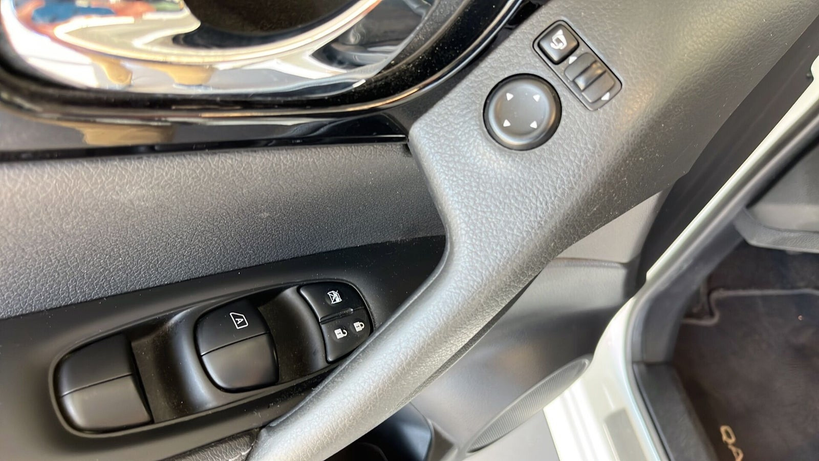 Hvid Nissan Qashqai fra 2017