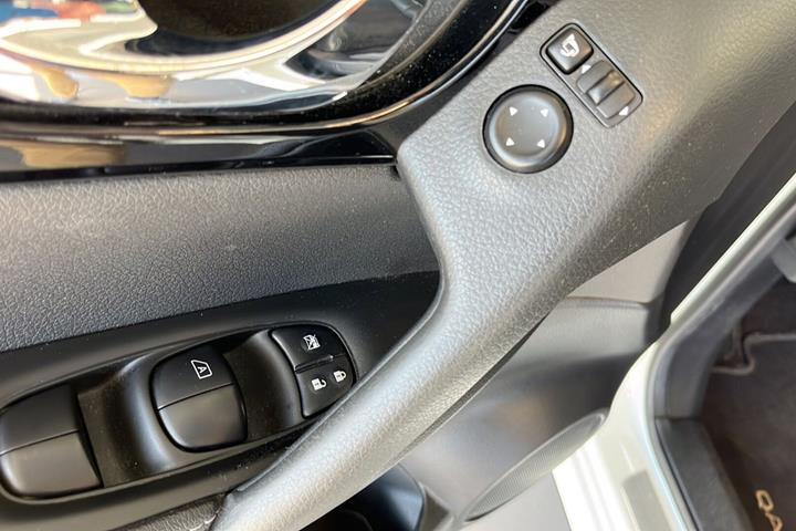 Hvid Nissan Qashqai fra 2017