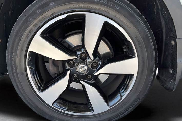 Hvid Nissan Qashqai fra 2017