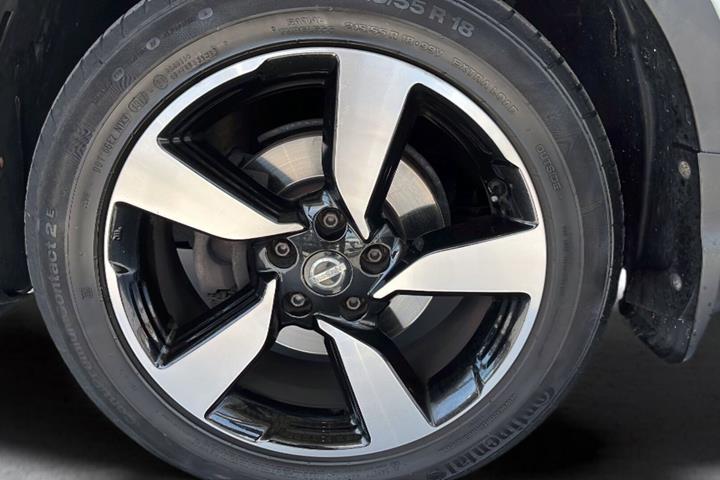 Hvid Nissan Qashqai fra 2017