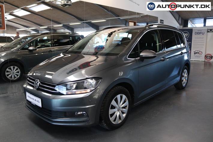 Grå VW Touran fra 2019