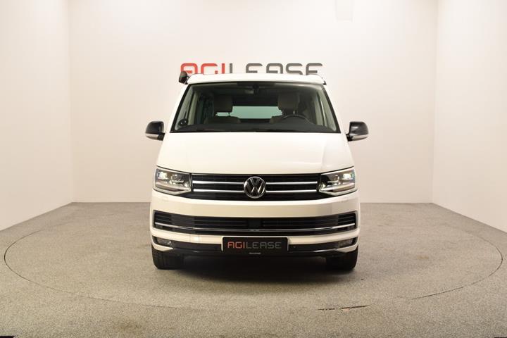 Hvid VW California fra 2019 set udefra
