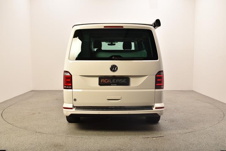 Hvid VW California fra 2019 set udefra