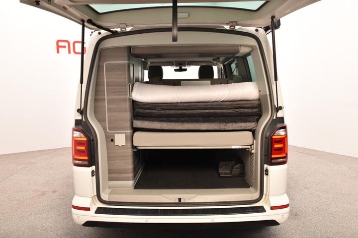 Hvid VW California fra 2019 set indefra
