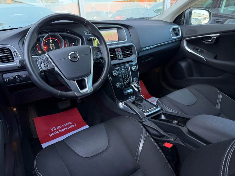 Volvo V40 2,0 D3 150 Momentum aut.