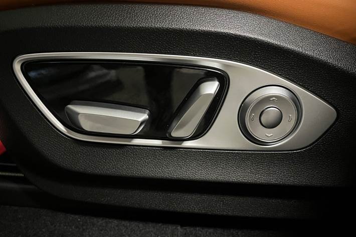 Hvid Xpeng G9 fra 2023