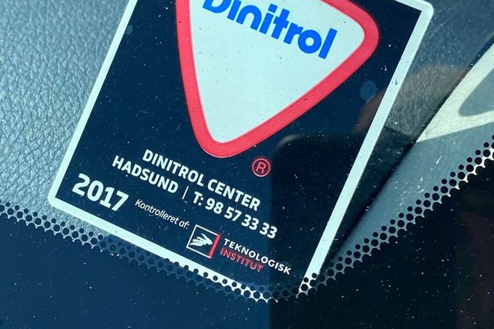 Grå Toyota Yaris fra 2017