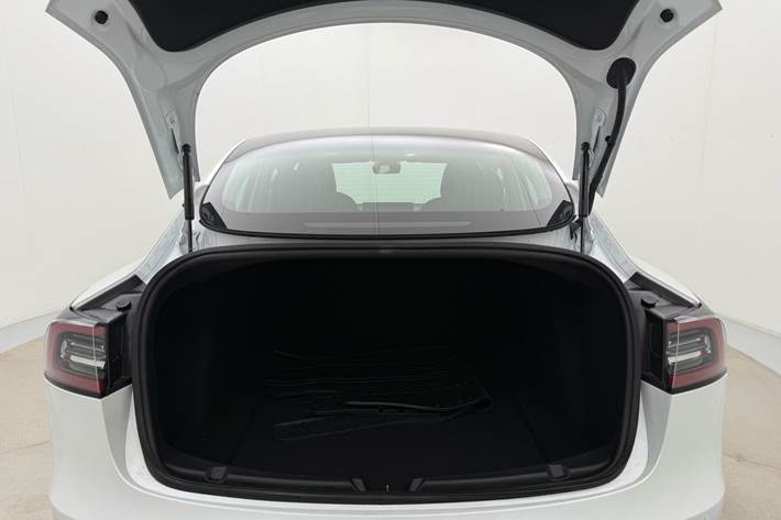 Hvid Tesla Model 3 fra 2020