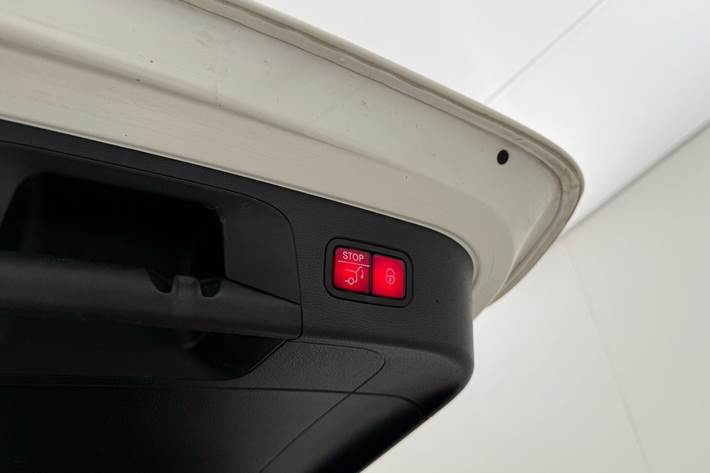 Hvid Mercedes EQC 400 fra 2020