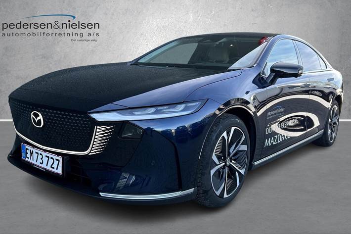 Blå Mazda 6e fra 2025