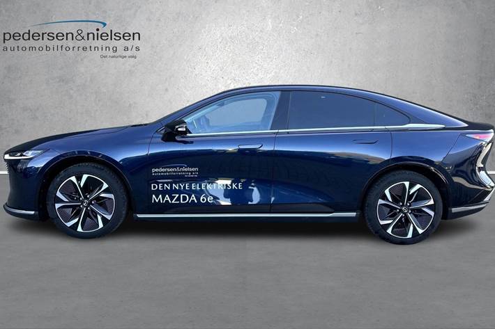 Blå Mazda 6e fra 2025