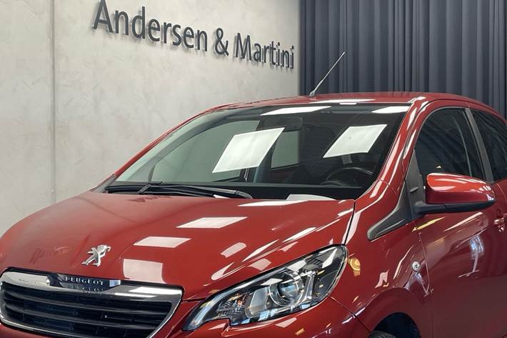 Orange Peugeot 108 fra 2020