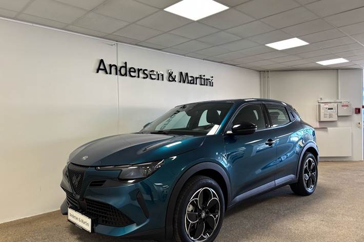 Blå Alfa Romeo Junior fra 2025