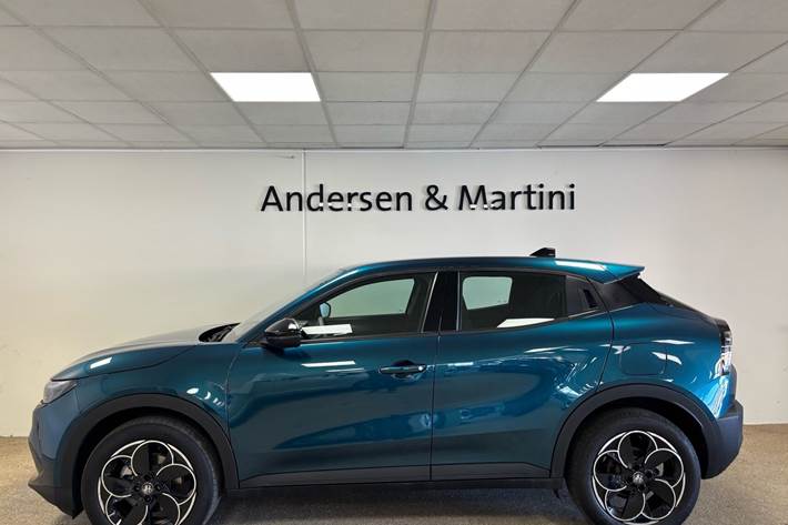 Blå Alfa Romeo Junior fra 2025