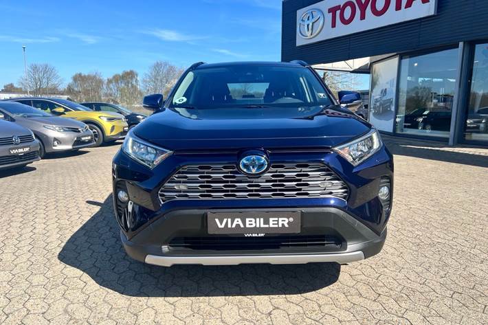 Blå Toyota RAV4 fra 2021