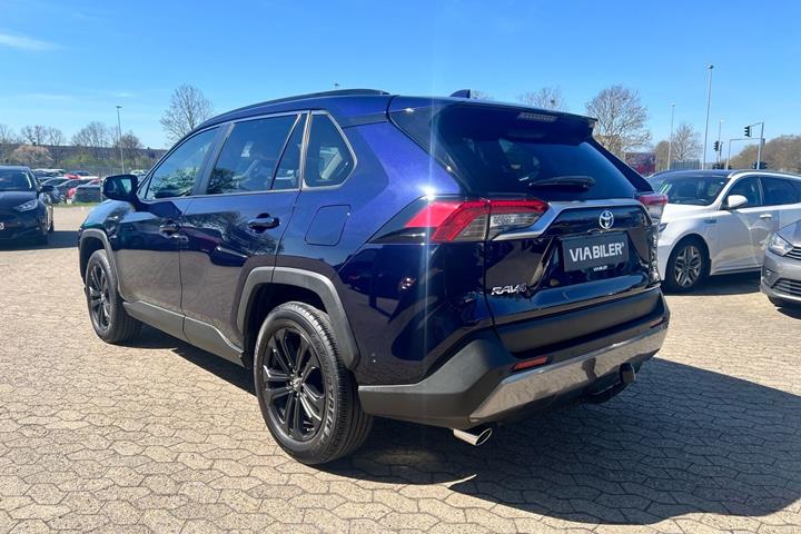 Blå Toyota RAV4 fra 2021