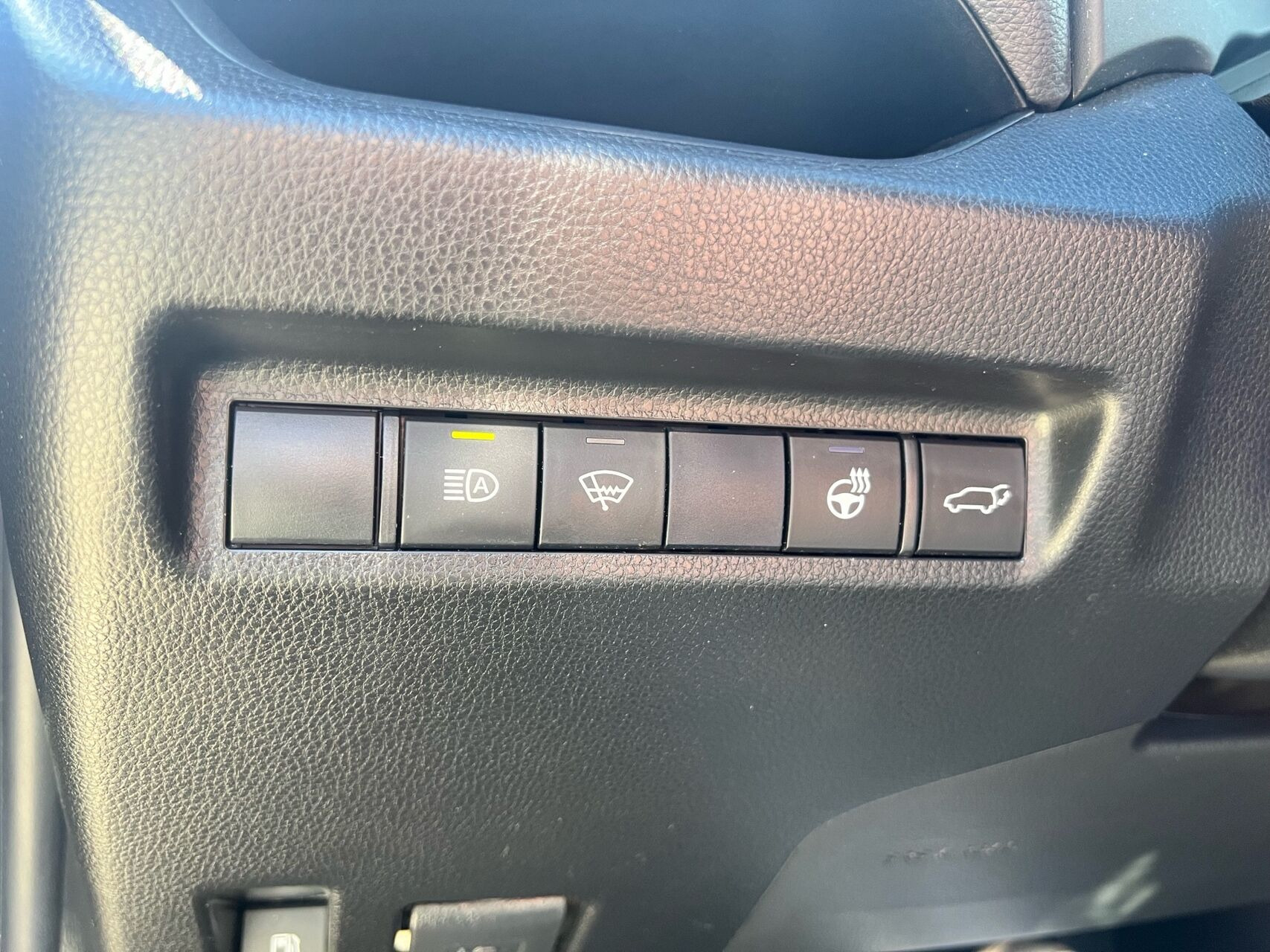 Blå Toyota RAV4 fra 2021