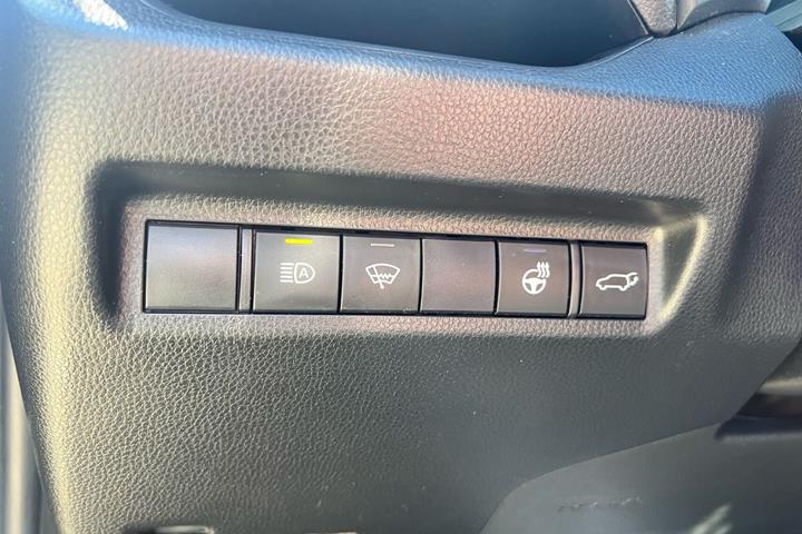 Blå Toyota RAV4 fra 2021