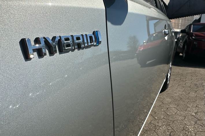 Grå Toyota Auris fra 2017