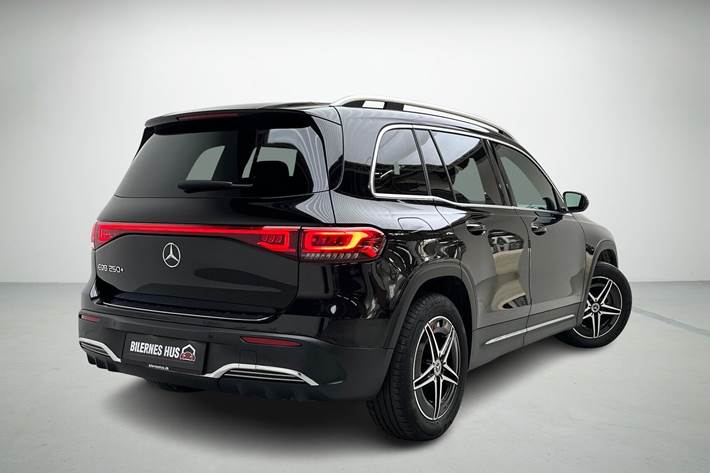 Sort Mercedes EQB 250+ fra 2023