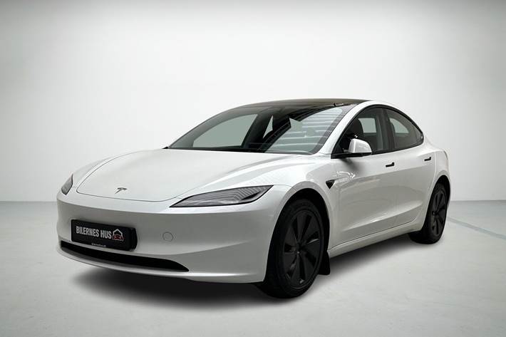 Hvid Tesla Model 3 fra 2024