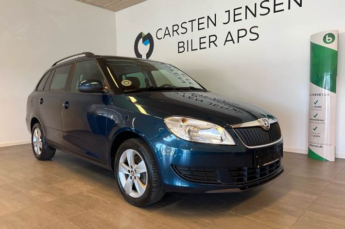 Blå Skoda Fabia fra 2013