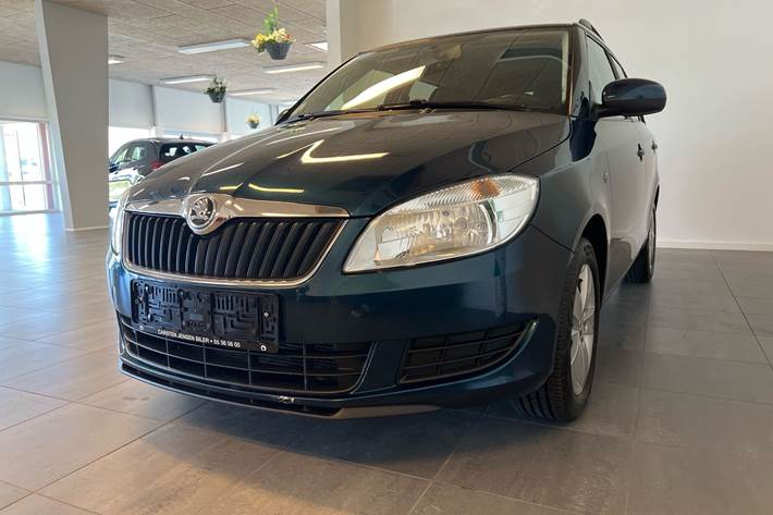 Blå Skoda Fabia fra 2013