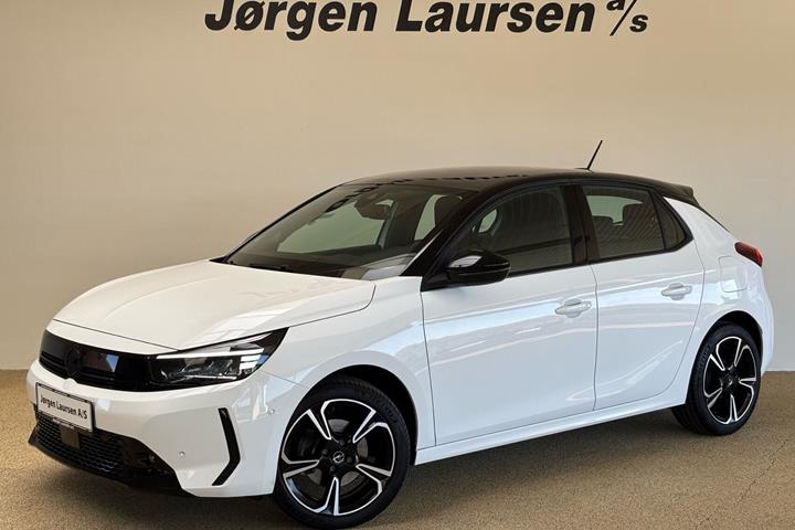 Hvid Opel Corsa fra 2024 set udefra
