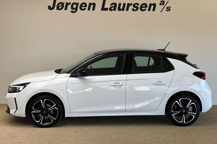 Hvid Opel Corsa fra 2024