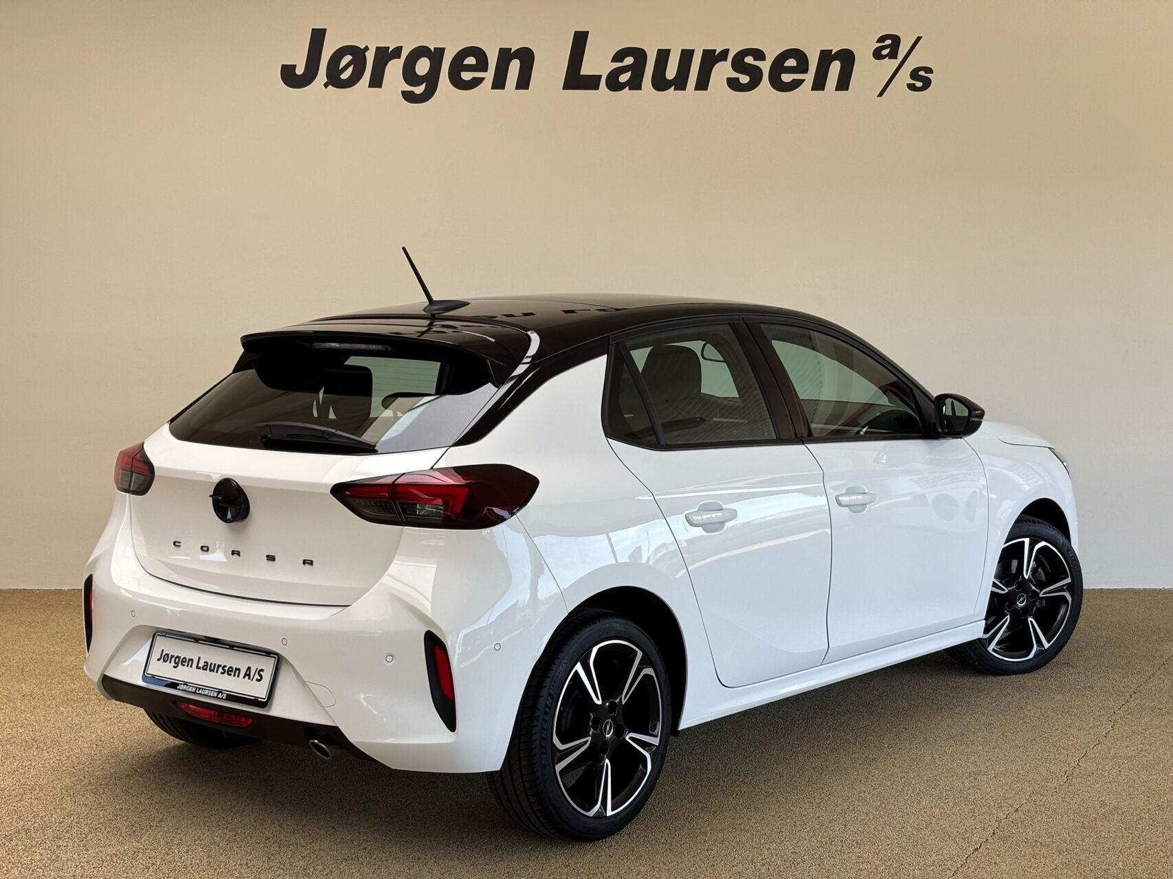 Hvid Opel Corsa fra 2024