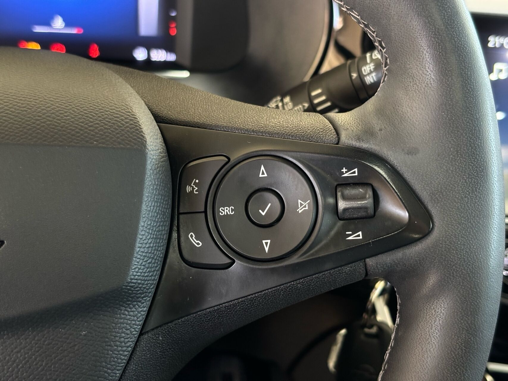 Hvid Opel Corsa fra 2024