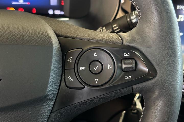 Hvid Opel Corsa fra 2024