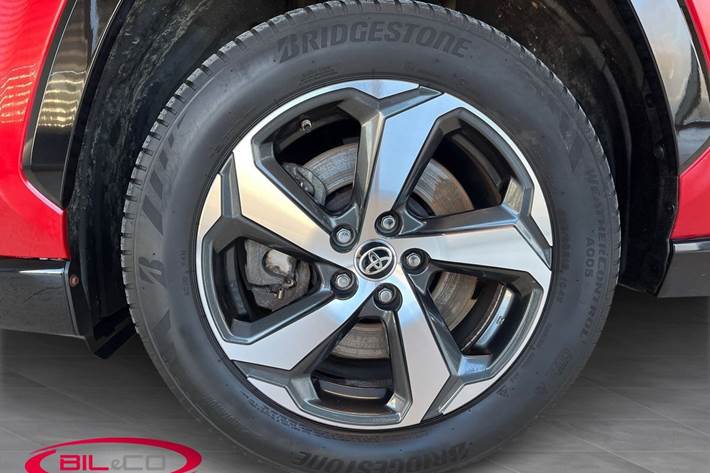 Rød Toyota RAV4 Plug-in fra 2022