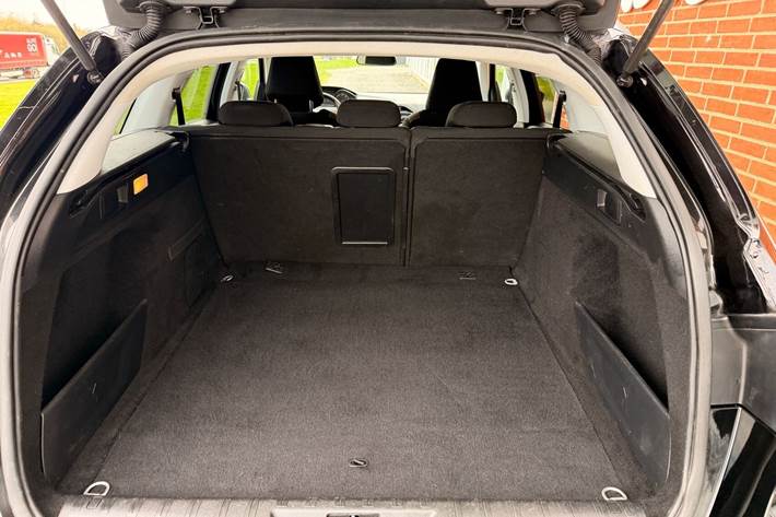 Sort Peugeot 308 fra 2016