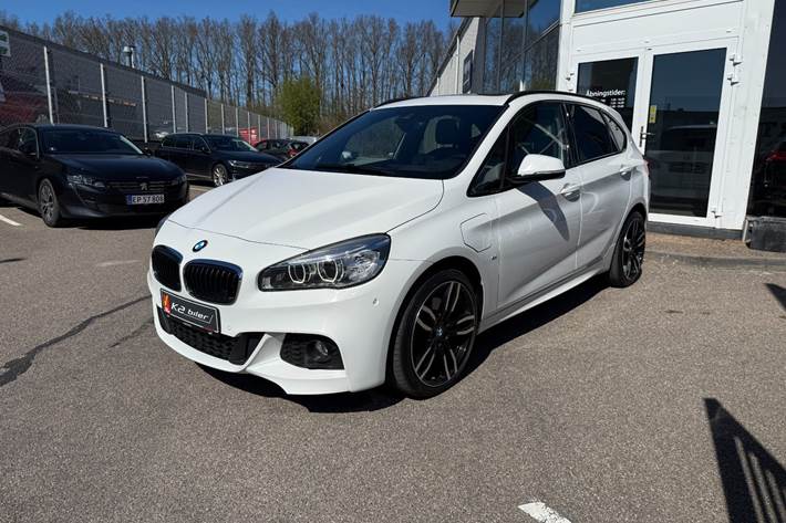Hvid BMW 225xe fra 2017