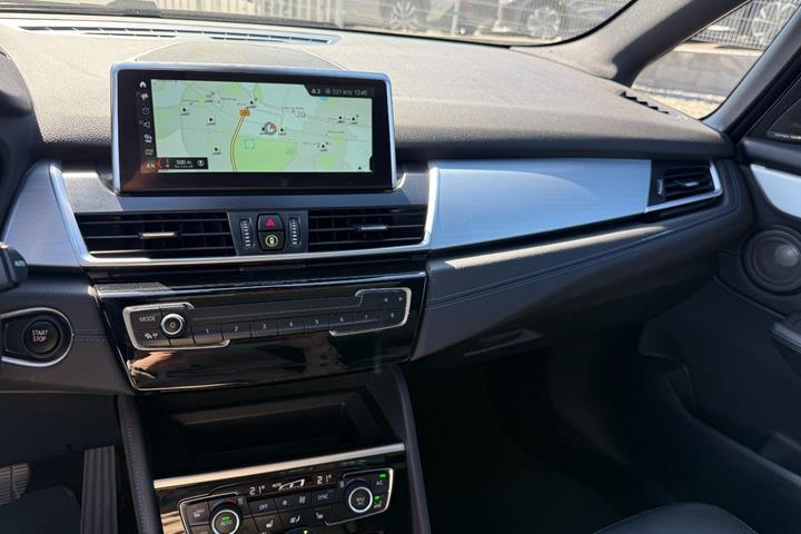 Hvid BMW 225xe fra 2017