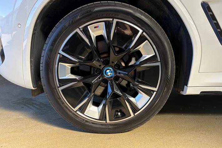 Hvid BMW iX3 fra 2022