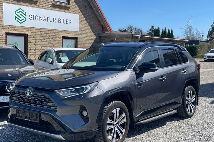 Grå Toyota RAV4 fra 2020