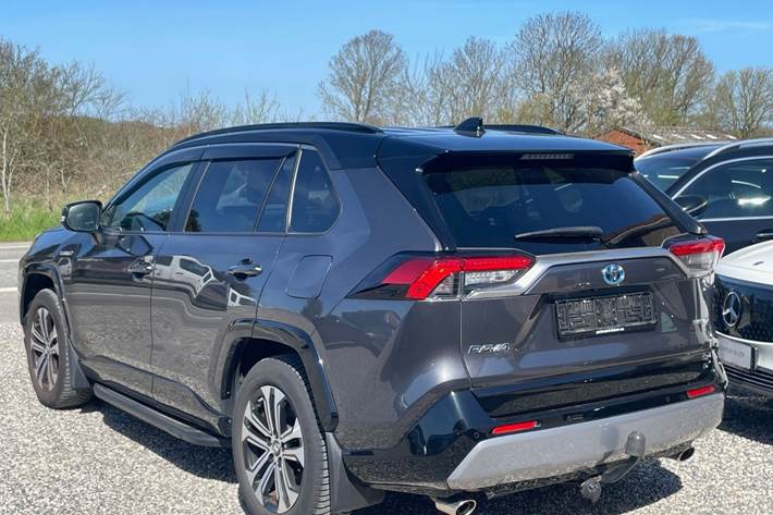 Grå Toyota RAV4 fra 2020