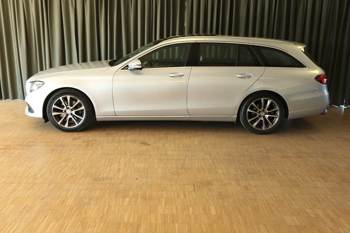 Grøn Mercedes E220 d fra 2017