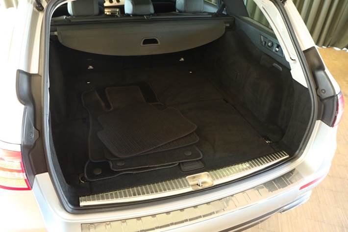 Grøn Mercedes E220 d fra 2017