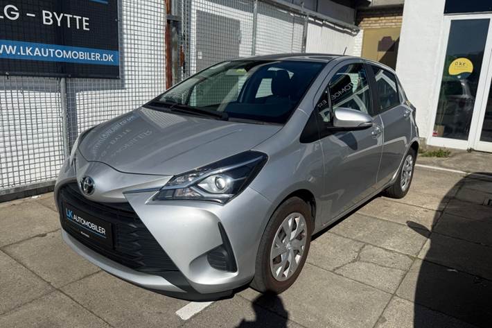 Sølv Toyota Yaris fra 2017
