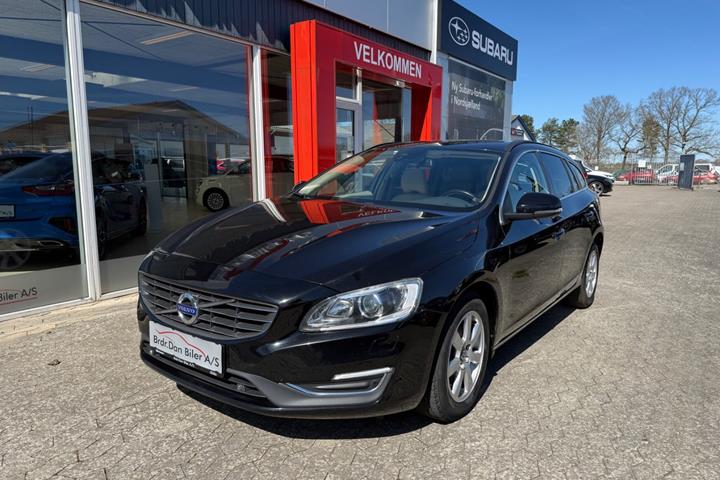 Sort Volvo V60 fra 2016 set udefra